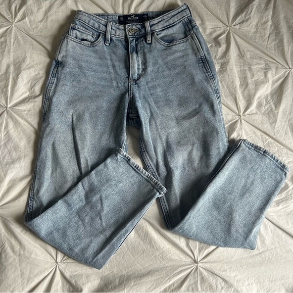 Hollister Curvy  High-Rise Mom Jeans Faded Blue - Picture 1 of 6